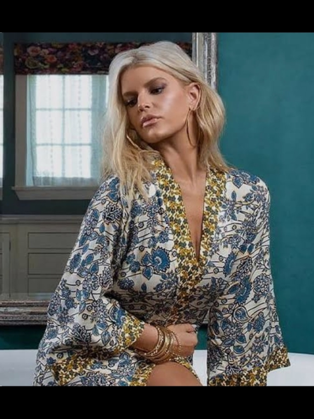 NWT Jessica Simpson Blue Floral Kimono Wrap with Cream Base and Gold Accents